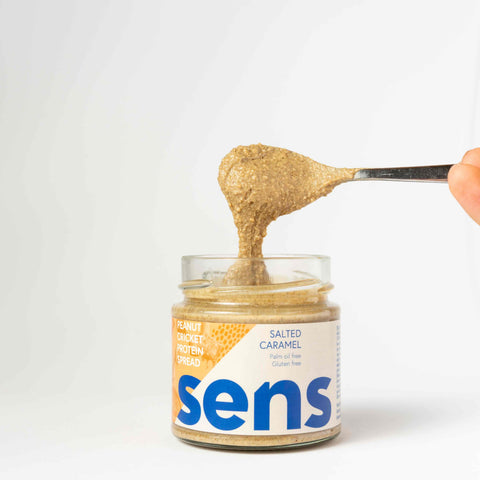 Erdnussbutter mit Grillenprotein
