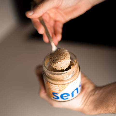 Erdnussbutter mit Grillenprotein